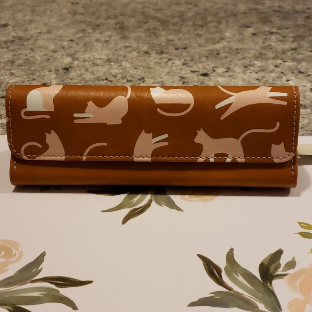 Fossil glasses case